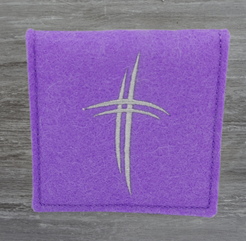 Rosenkranztasche in Lavendel, Kreuze