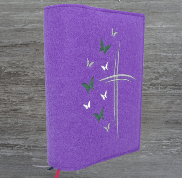 Wosadnikhülle in lavendel, Kreuze, Schmetterlinge