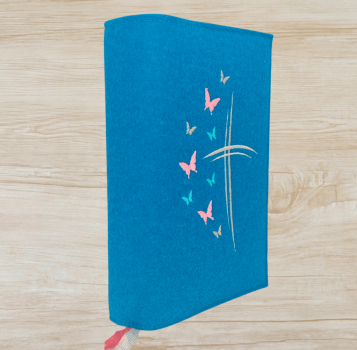 Gotteslobhülle in petrol, Kreuze, Schmetterlinge