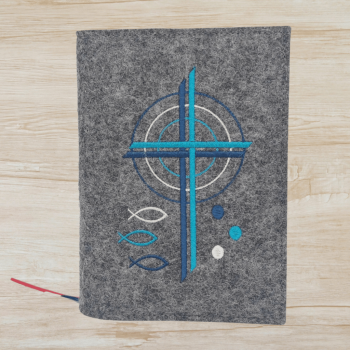 Wosadnikhülle in dunkelgrau meliert, Kreuze, Kreise, Fische