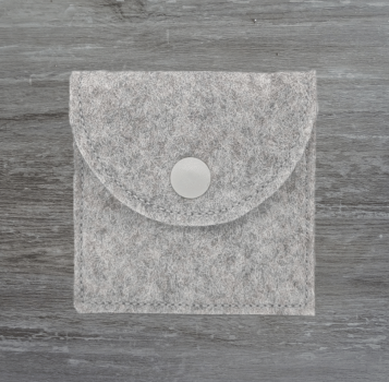 Rosenkranztasche in hellgrau meliert, Kreuz