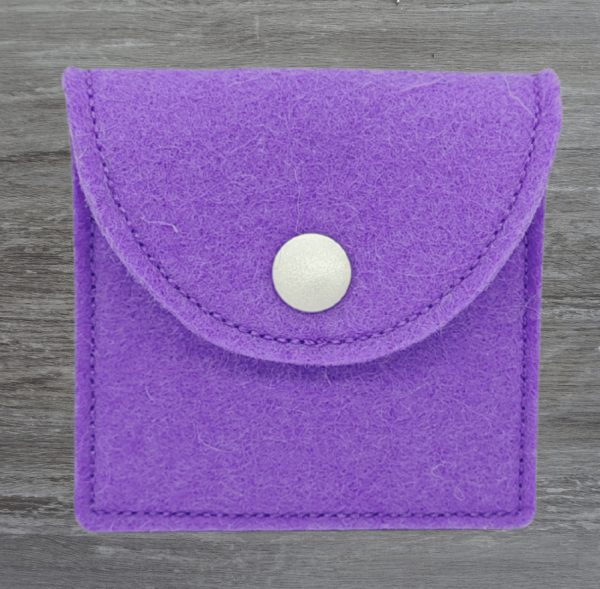 Rosenkranztasche in Lavendel, Kreuze