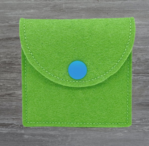 Rosenkranztasche in Maigrün, Fisch, Kreuz