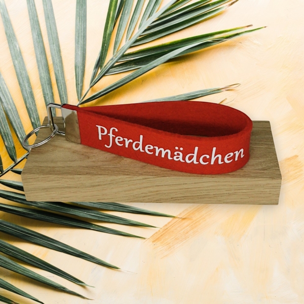 Schlüsselanhänger aus Wollfilz in hellrot