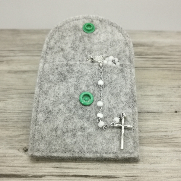 Rosenkranztasche Hellgrau meliert, Fisch, Kreuz