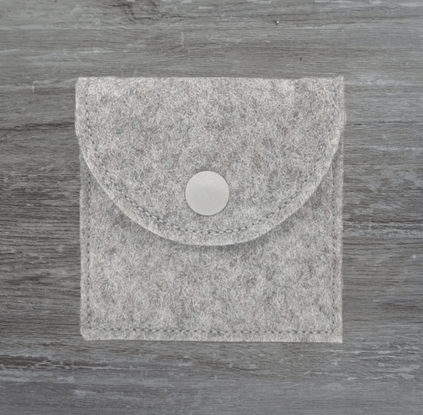 Rosenkranztasche in hellgrau meliert, Kreuz