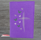 Gotteslobhülle in lavendel, Kreuze, Schmetterlinge